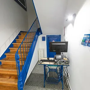  Hostel Help Yourself -
